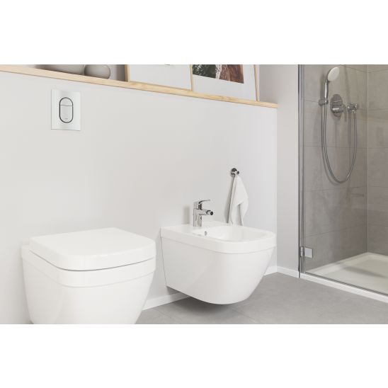 Set toiletpot Grohe Euro Ceramic 39703000, inbouwframe met knop en afdichting Grohe Solido 39930000