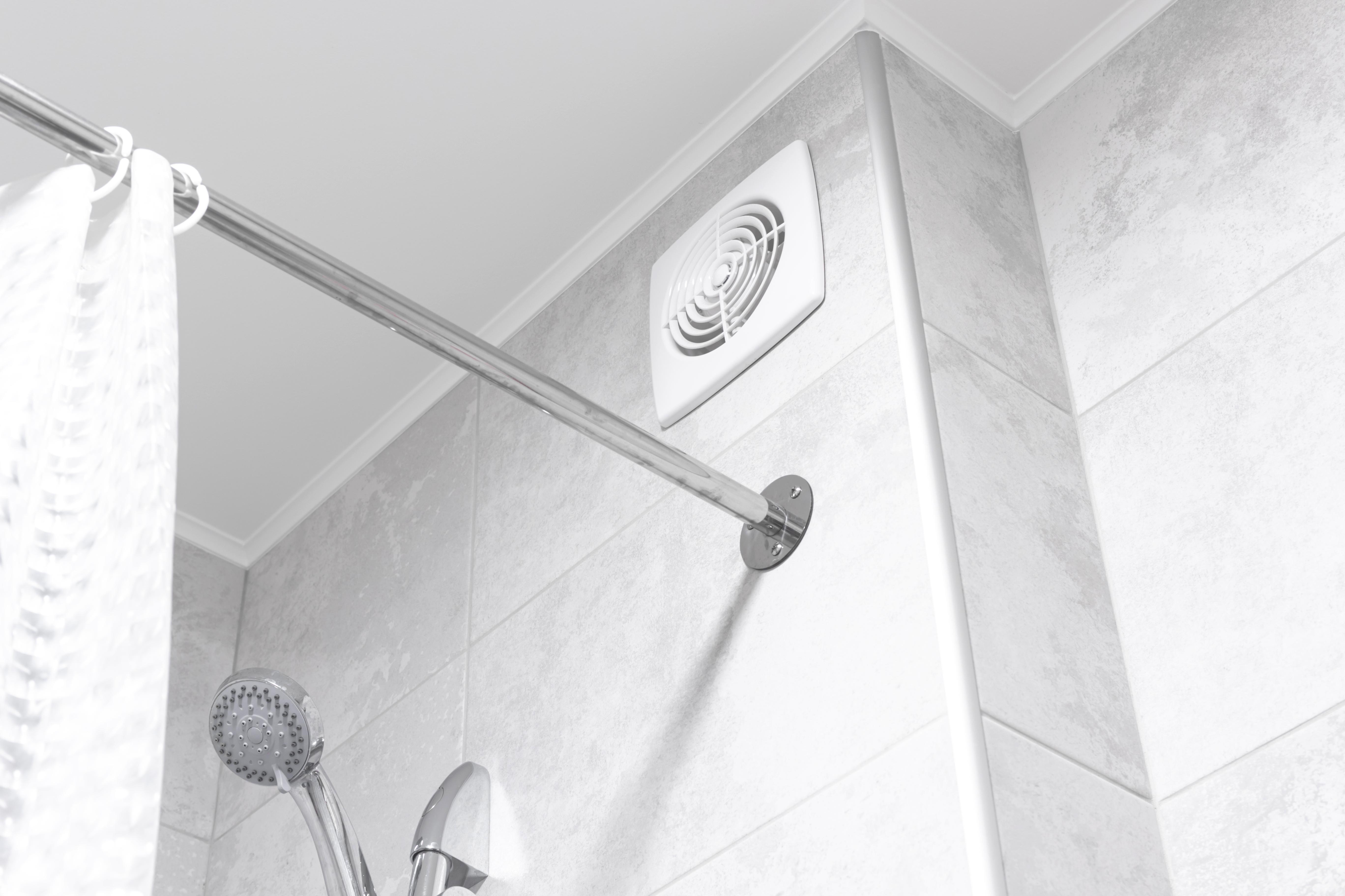 Correcte ventilatie van de badkamer en soorten ventilatiesystemen